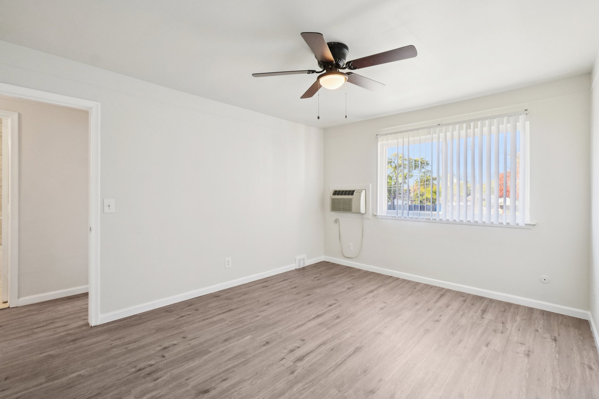 5965 Evergreen Rd Unit 2 bedroom-S2810-017.jpg