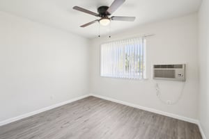 5965 Evergreen Rd Unit 2 bedroom-S2810-013.jpg