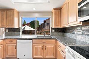 017_F8_598 Blom Dr