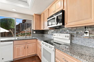 018_F8_598 Blom Dr