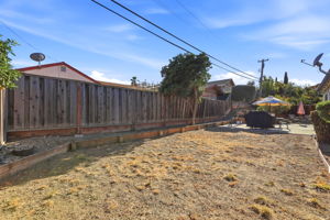 040_F8_598 Blom Dr