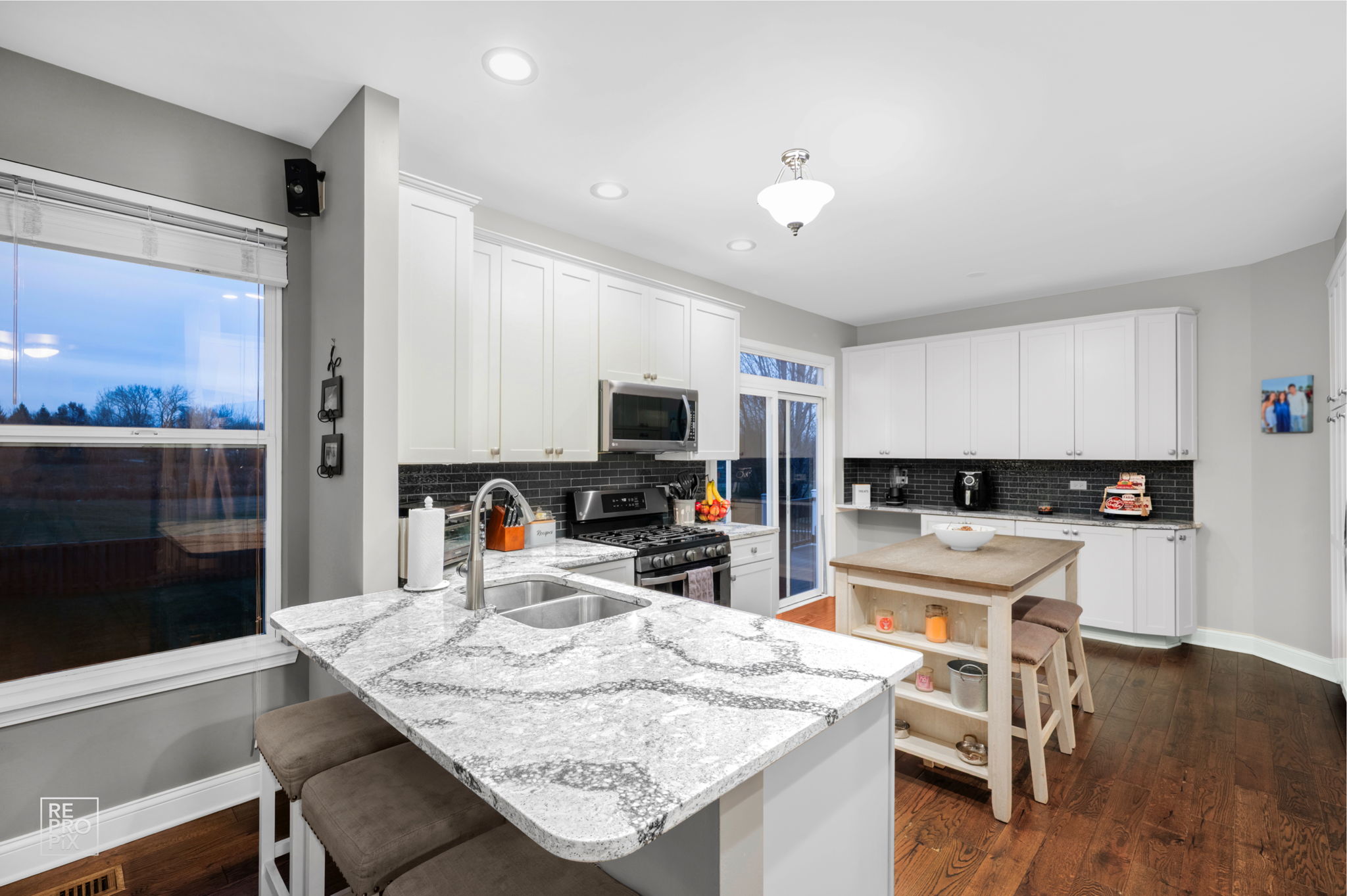  598 Wexford Ct, Elgin, IL 60124_008