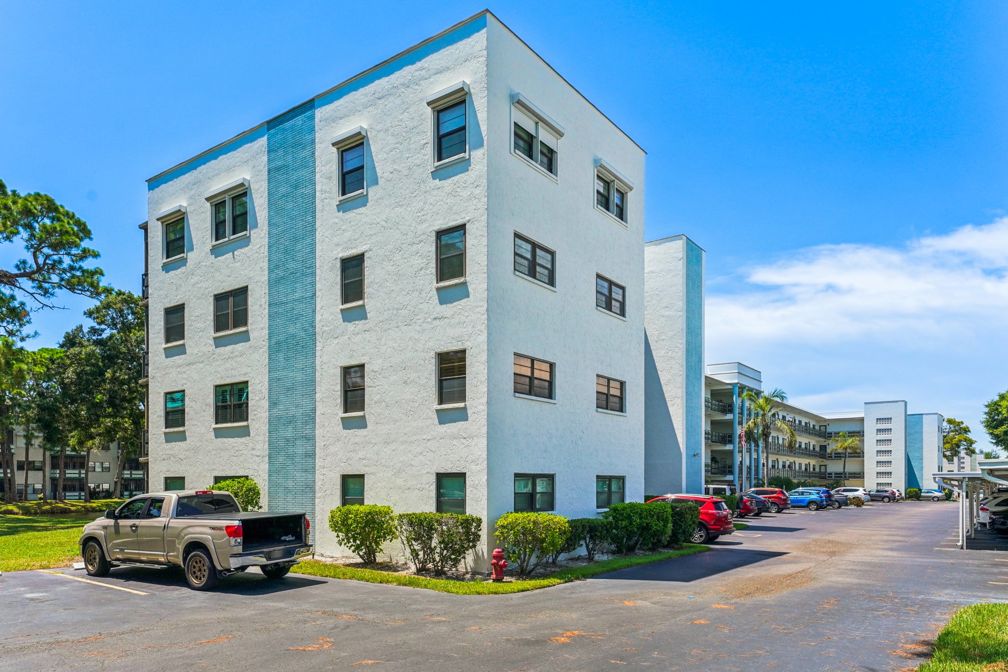 80th St N 410-S3007-002.jpg