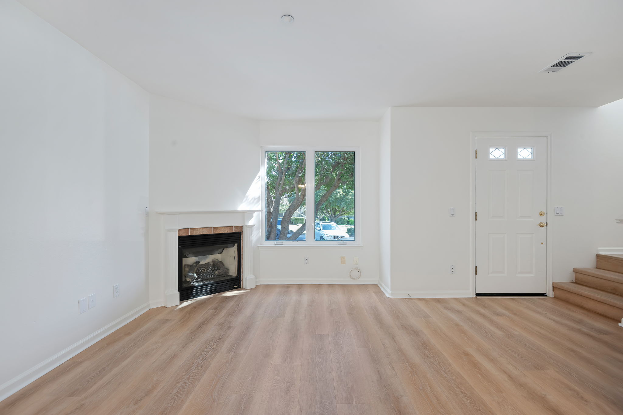 04 - Living Room