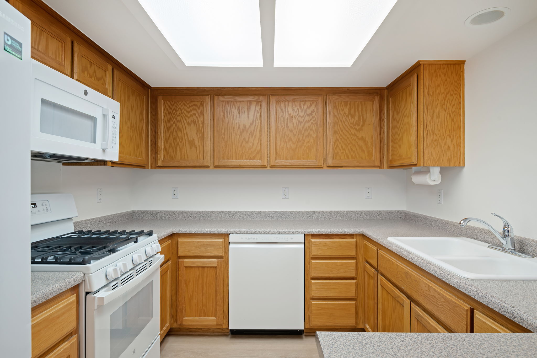 10 - Kitchen