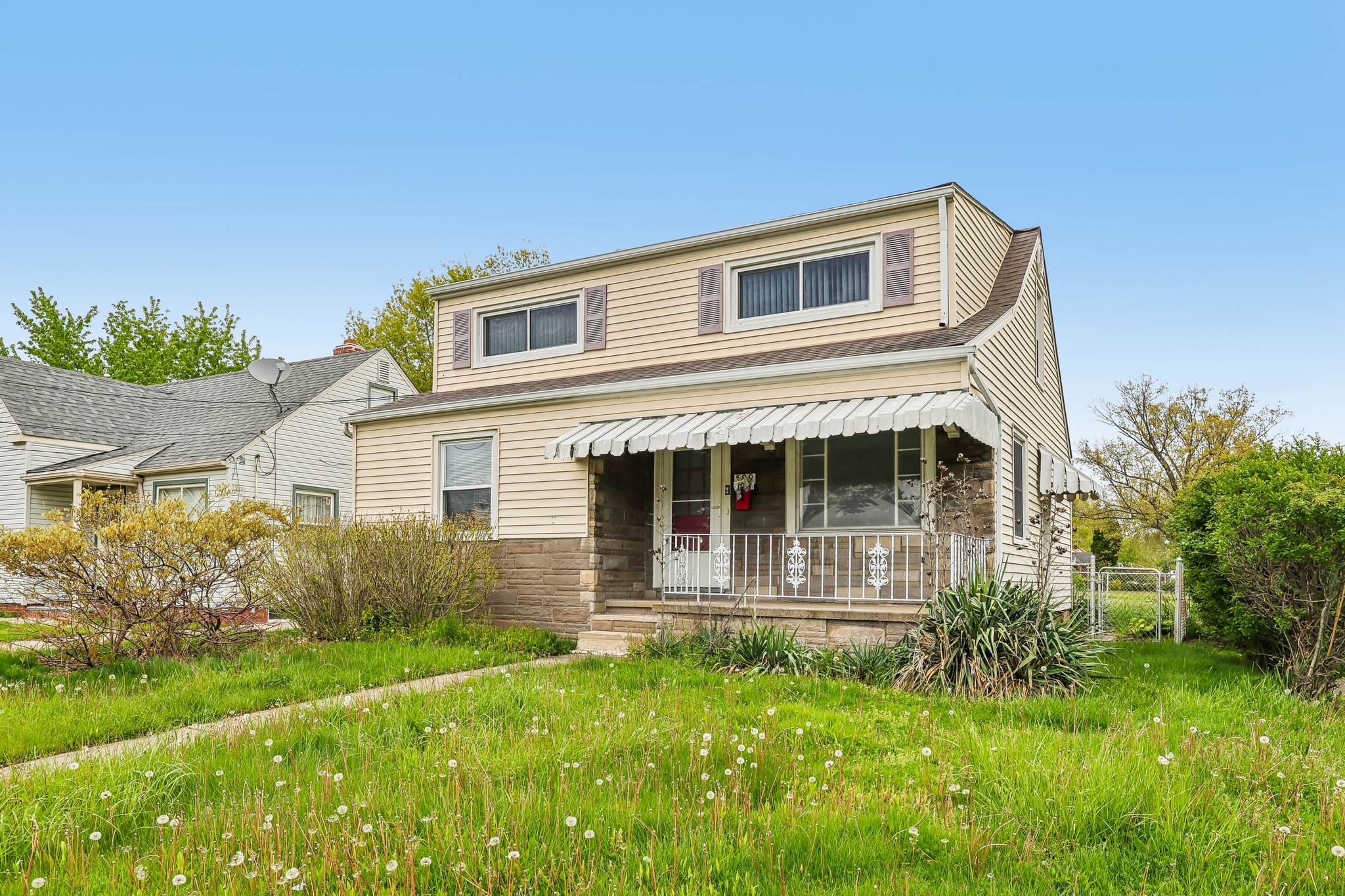 E 250th St-S0305-002.jpg