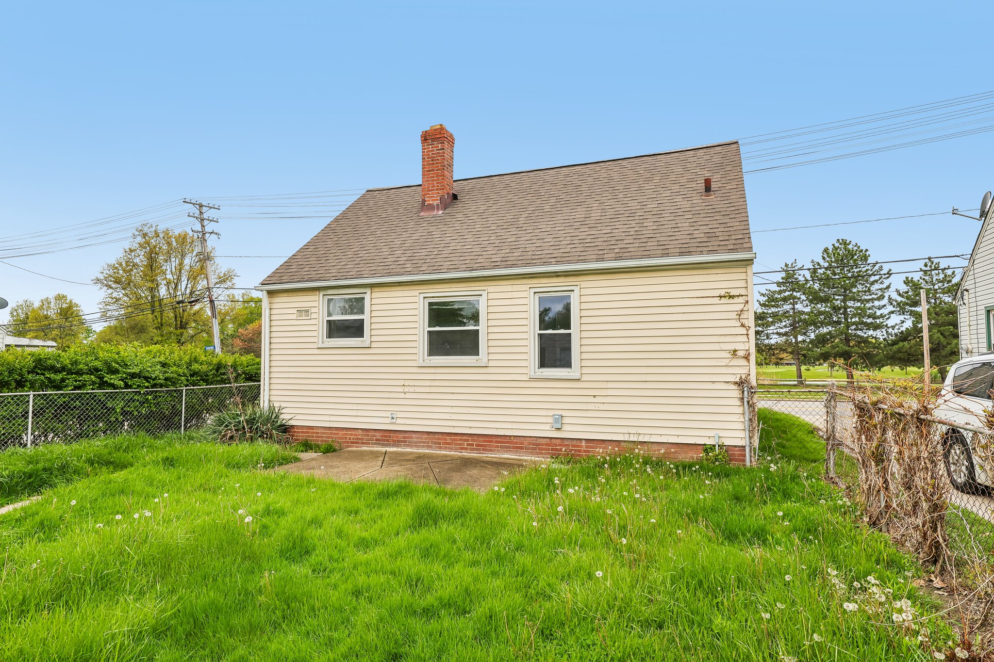 E 250th St-S0305-045.jpg
