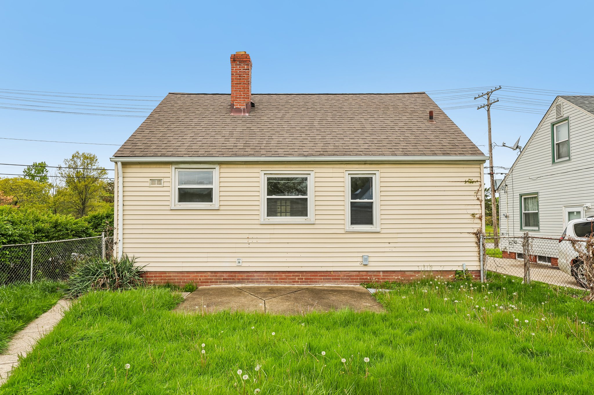 E 250th St-S0305-046.jpg