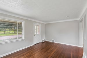 E 250th St-S0305-006.jpg