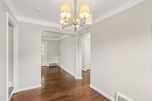 E 250th St-S0305-007.jpg