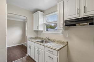E 250th St-S0305-009.jpg