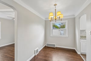 E 250th St-S0305-011.jpg