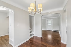 E 250th St-S0305-012.jpg