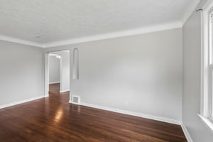 E 250th St-S0305-014.jpg