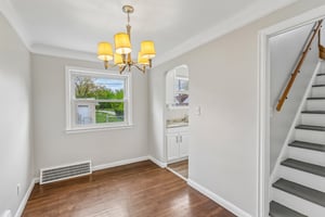 E 250th St-S0305-016.jpg
