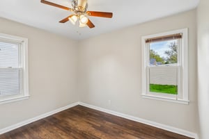 E 250th St-S0305-017.jpg