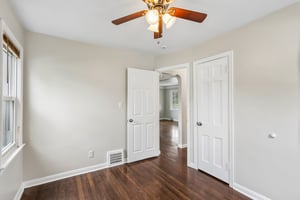 E 250th St-S0305-019.jpg