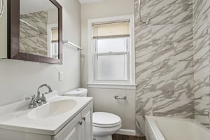 E 250th St-S0305-021.jpg