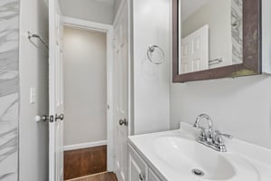 E 250th St-S0305-022.jpg