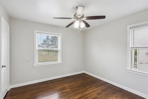 E 250th St-S0305-023.jpg