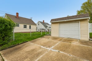 E 250th St-S0305-036.jpg