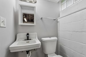 E 250th St-S0305-042.jpg