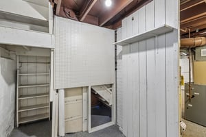 E 250th St-S0305-043.jpg