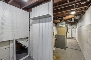 E 250th St-S0305-044.jpg