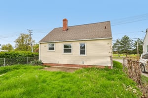 E 250th St-S0305-045.jpg