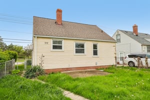 E 250th St-S0305-047.jpg