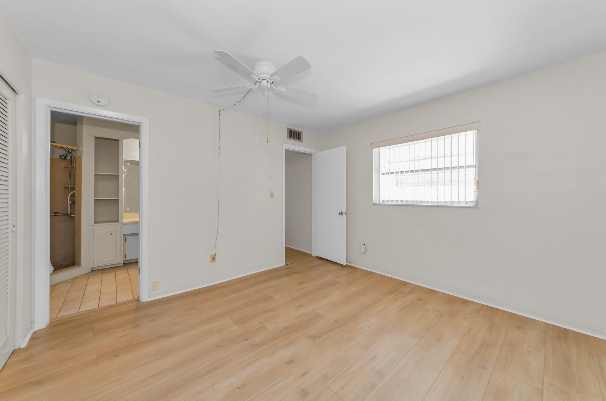 Primary Bedroom1b