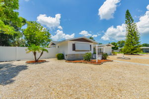 Front Exterior8