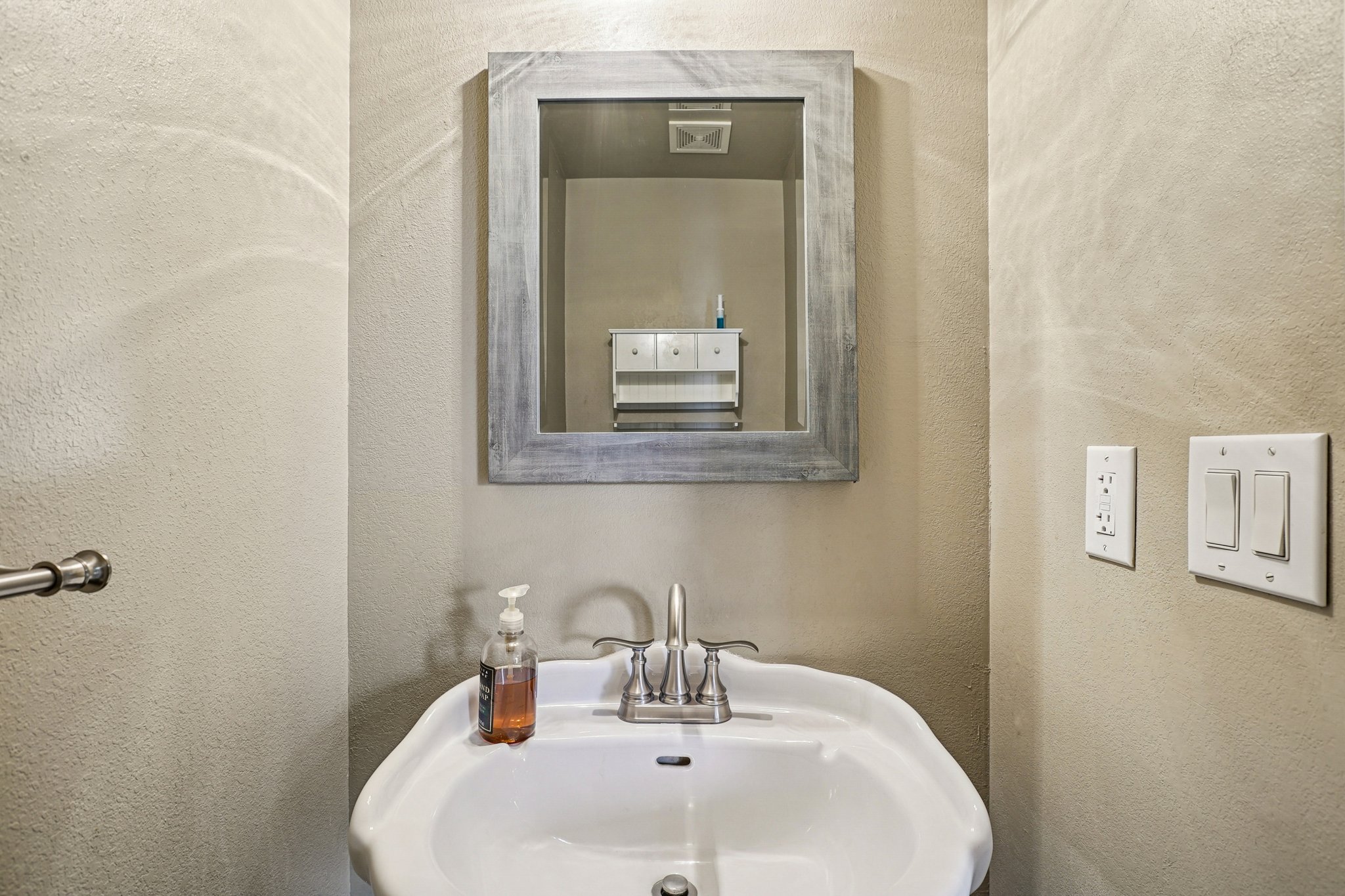 S Sultan Cir-S0412-013.jpg