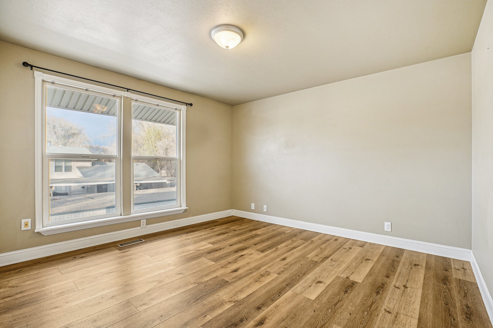 S Sultan Cir-S0412-024.jpg