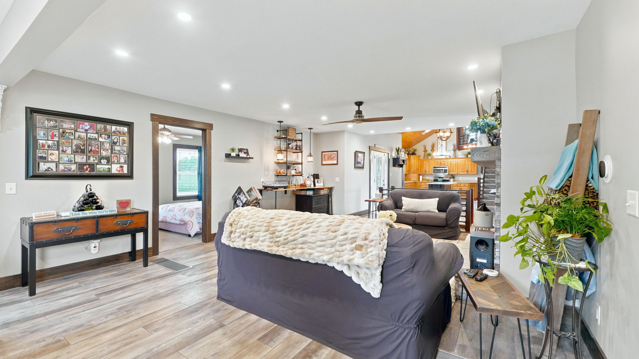  Photo 24