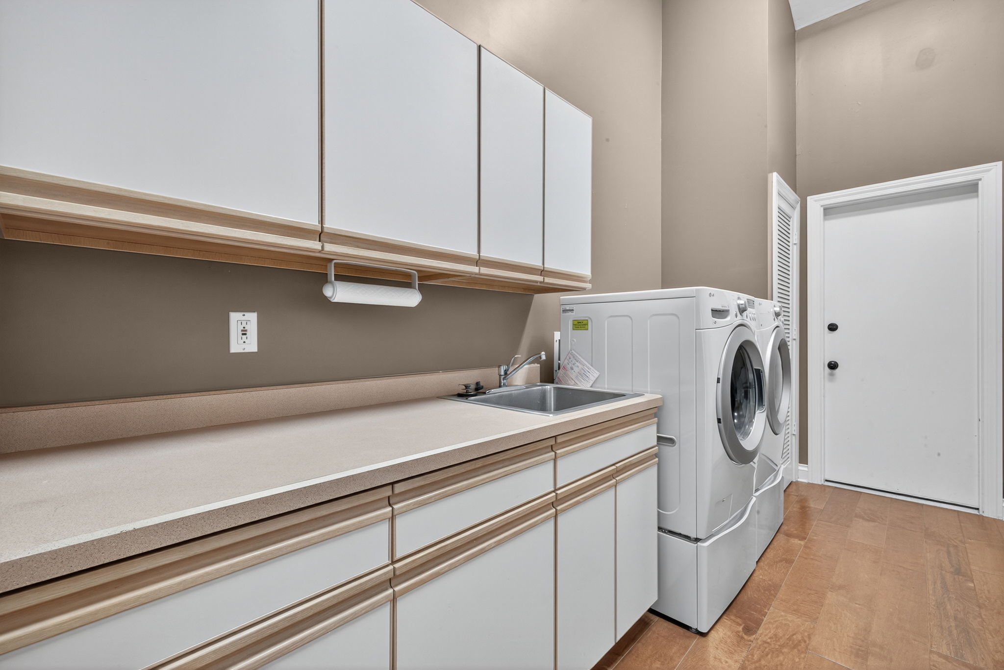 Laundry Room 1 of 2