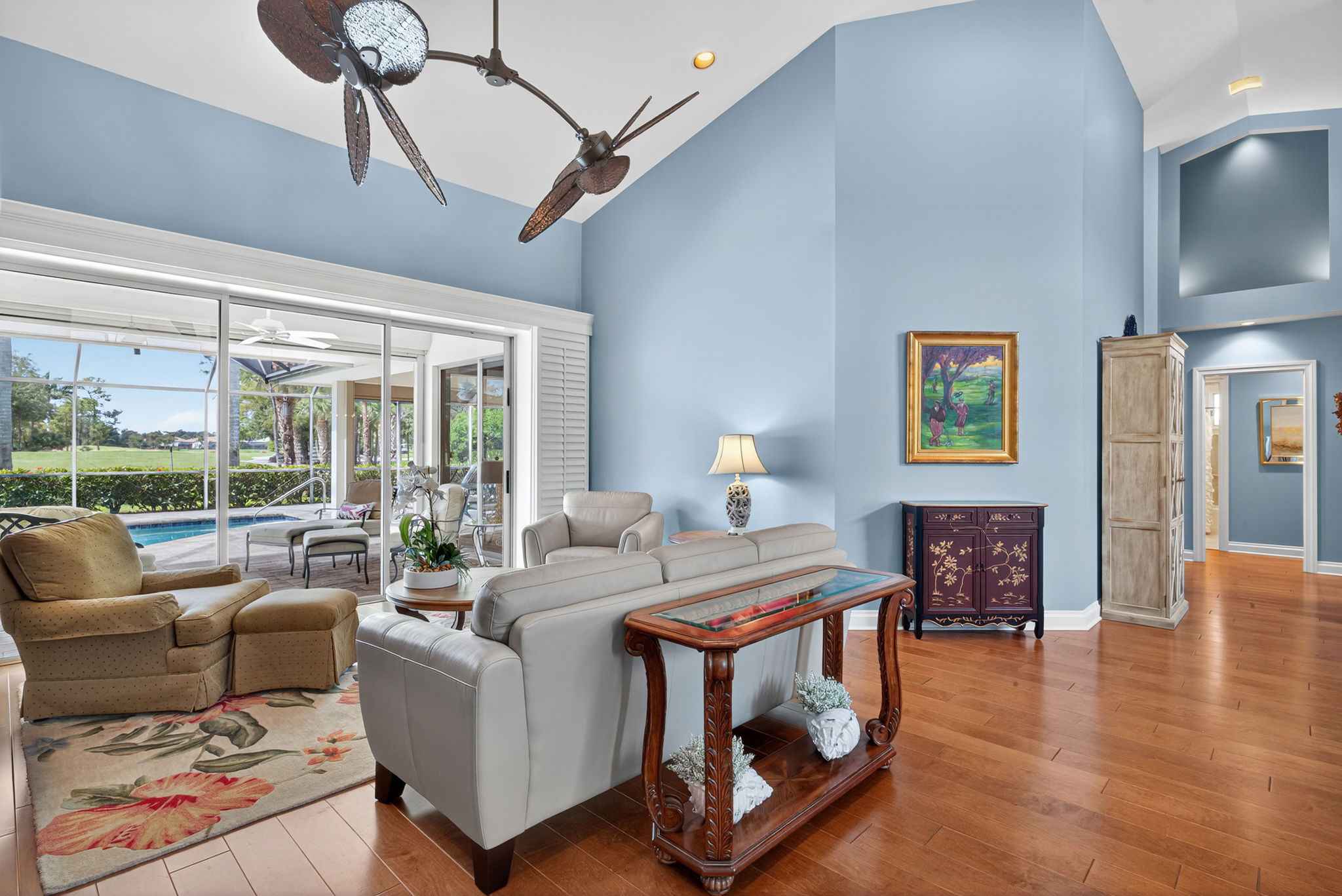 Living Room 4 of 7-r