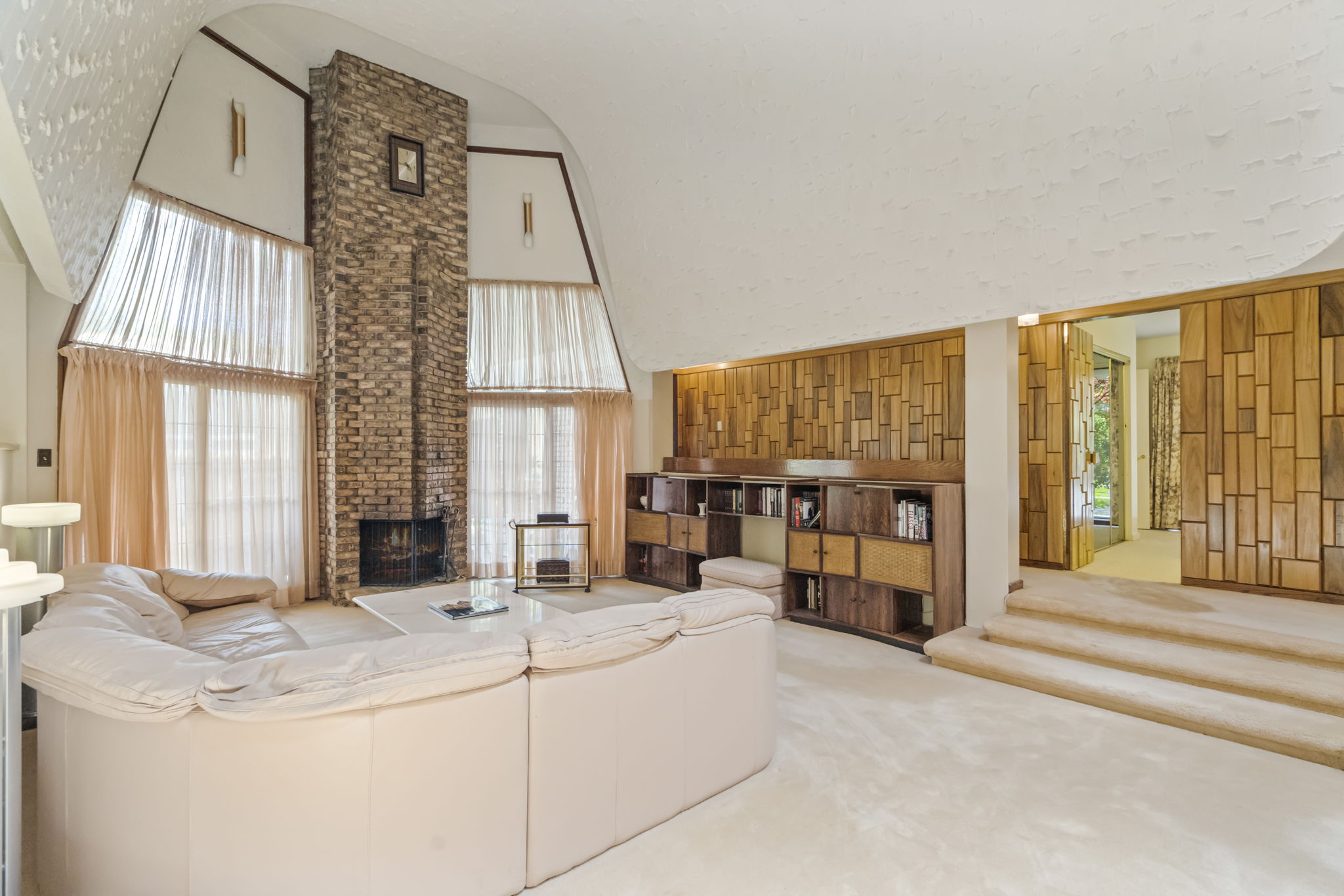 6 Chieftain Crescent Toronto, ON M2L 2H4