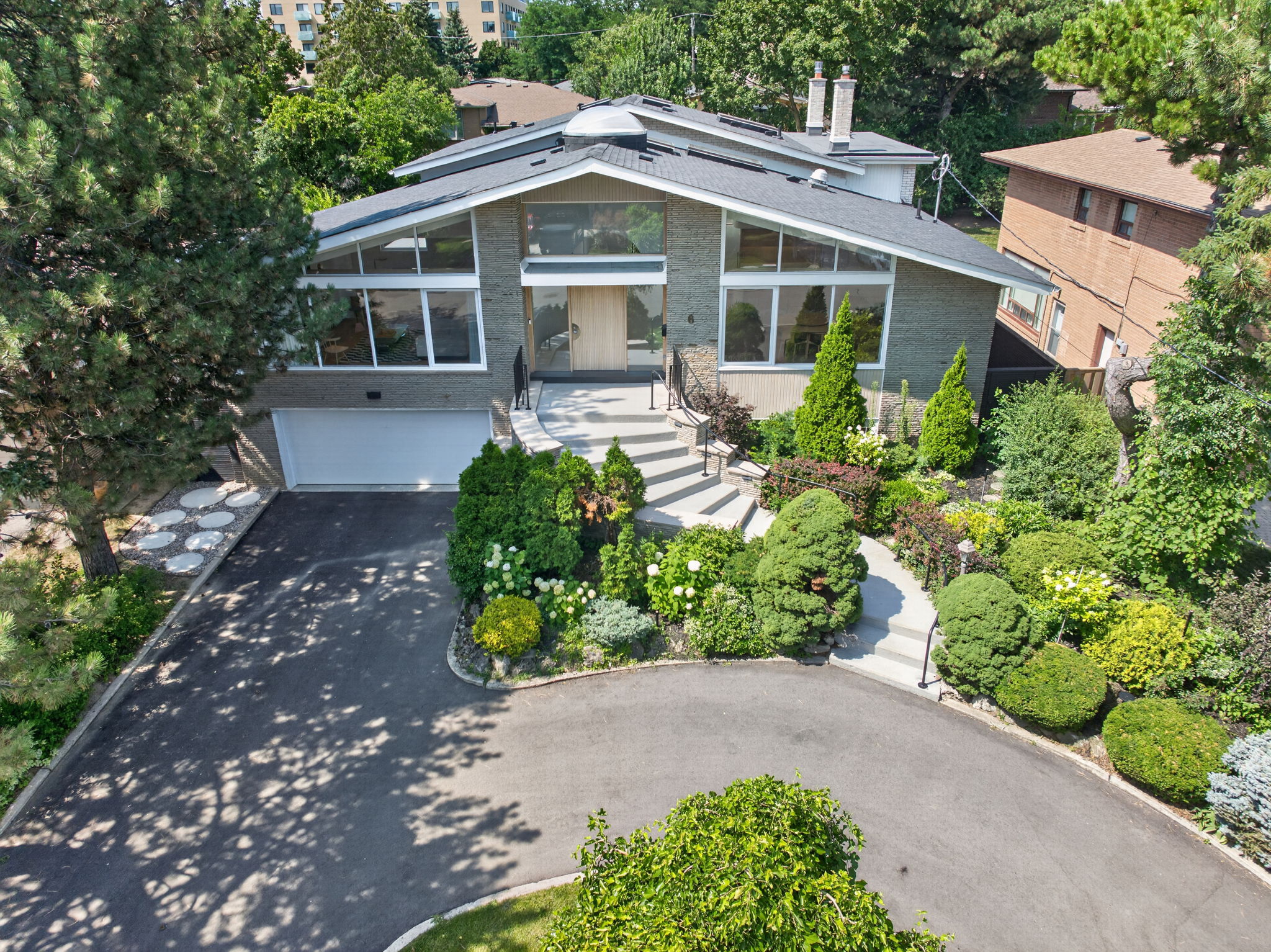 6 Denmark Crescent Toronto, ON M2R 1J4
