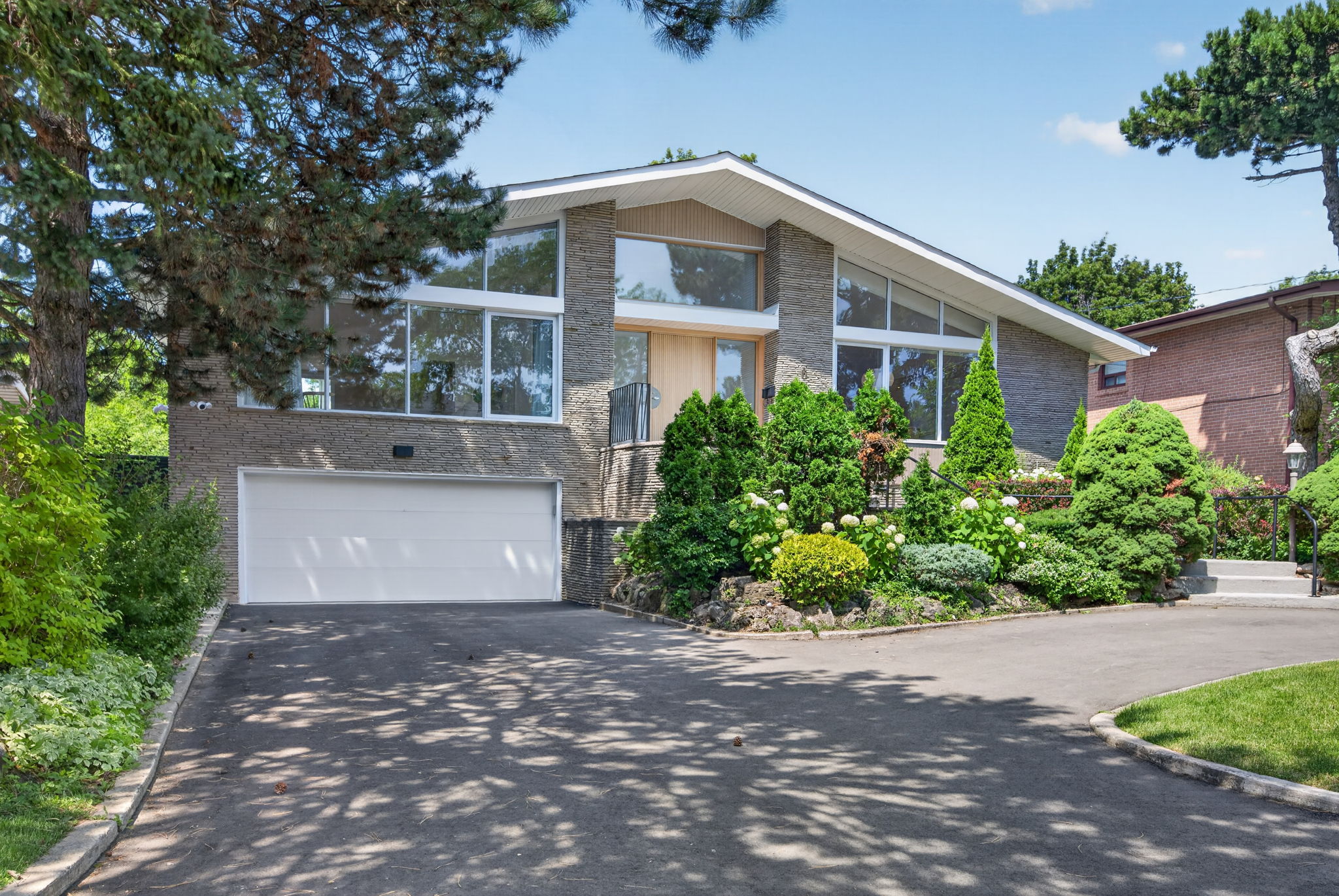 6 Denmark Crescent Toronto, ON M2R 1J4