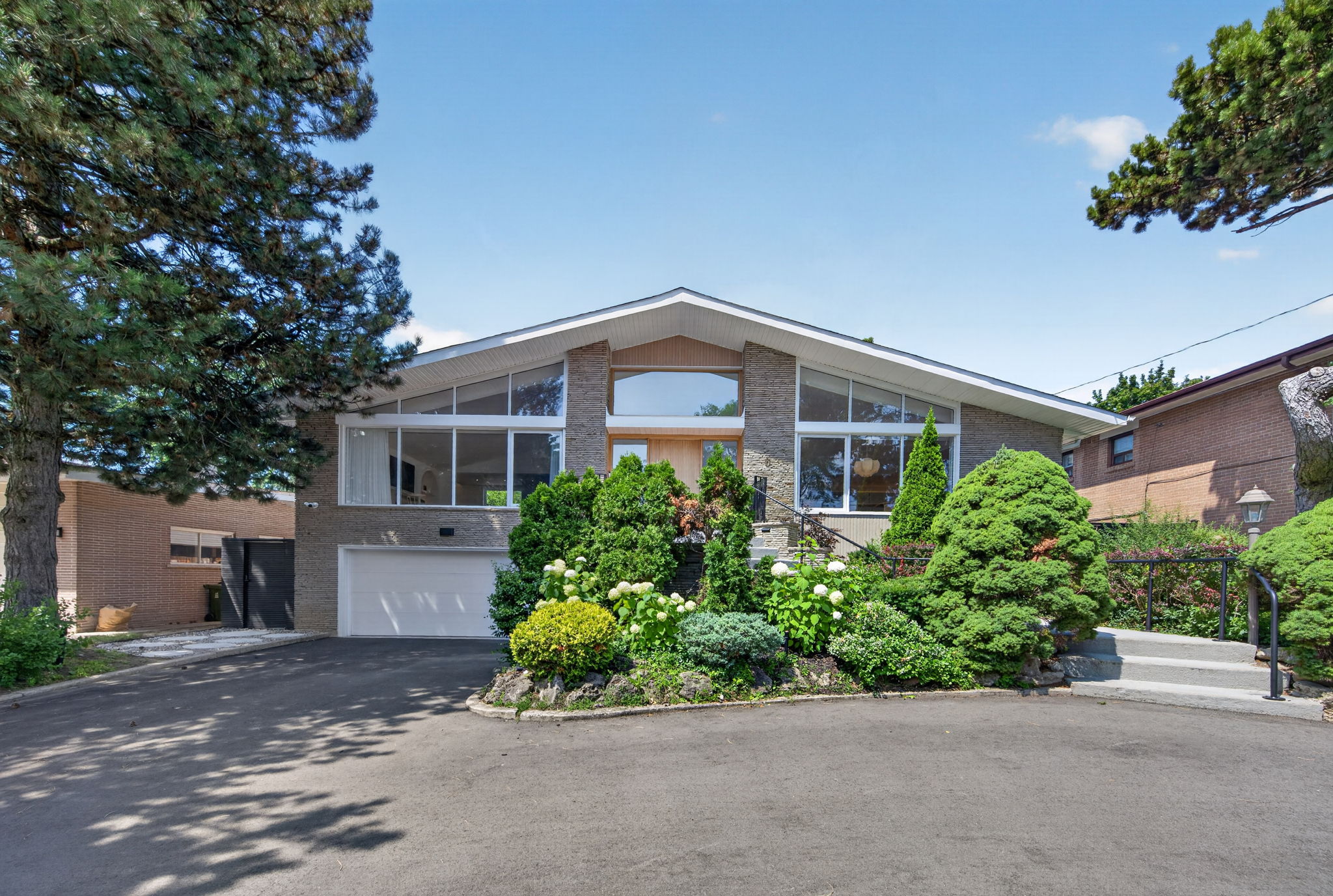 6 Denmark Crescent Toronto, ON M2R 1J4
