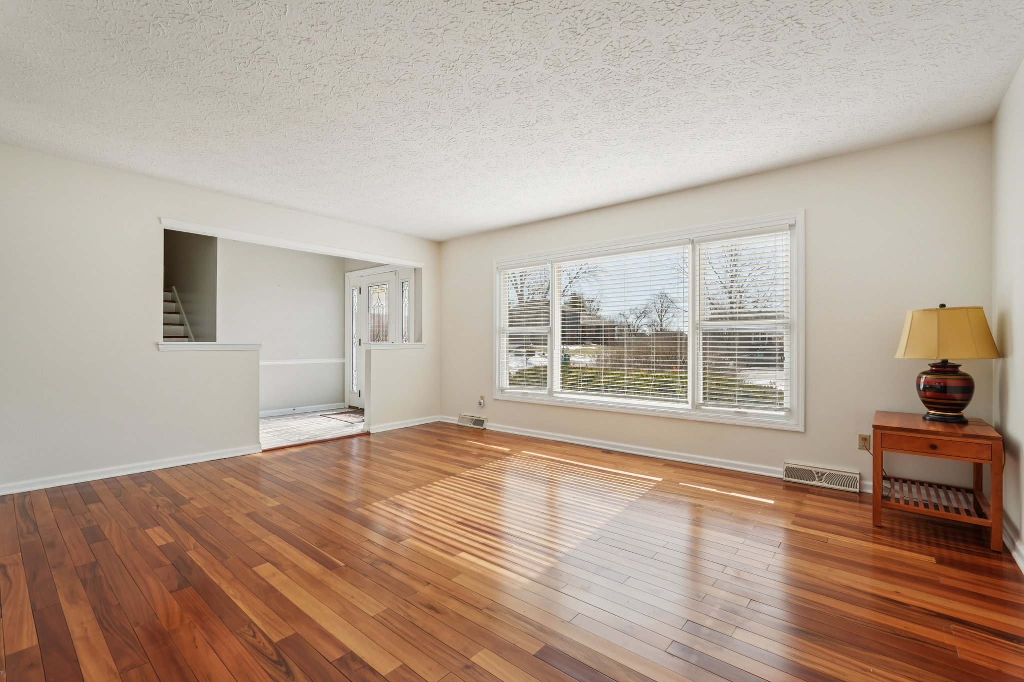 Greyhound Cir-S1202-007.jpg