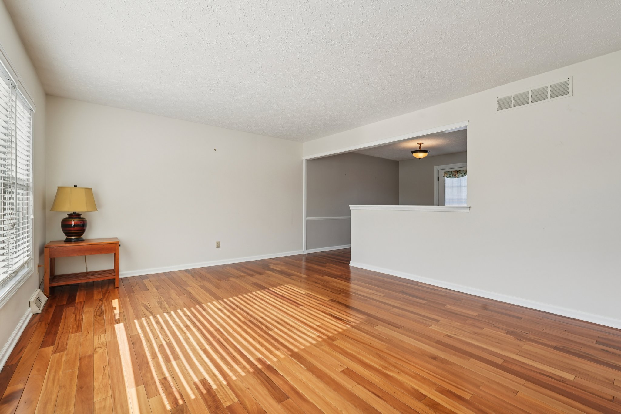 Greyhound Cir-S1202-009.jpg