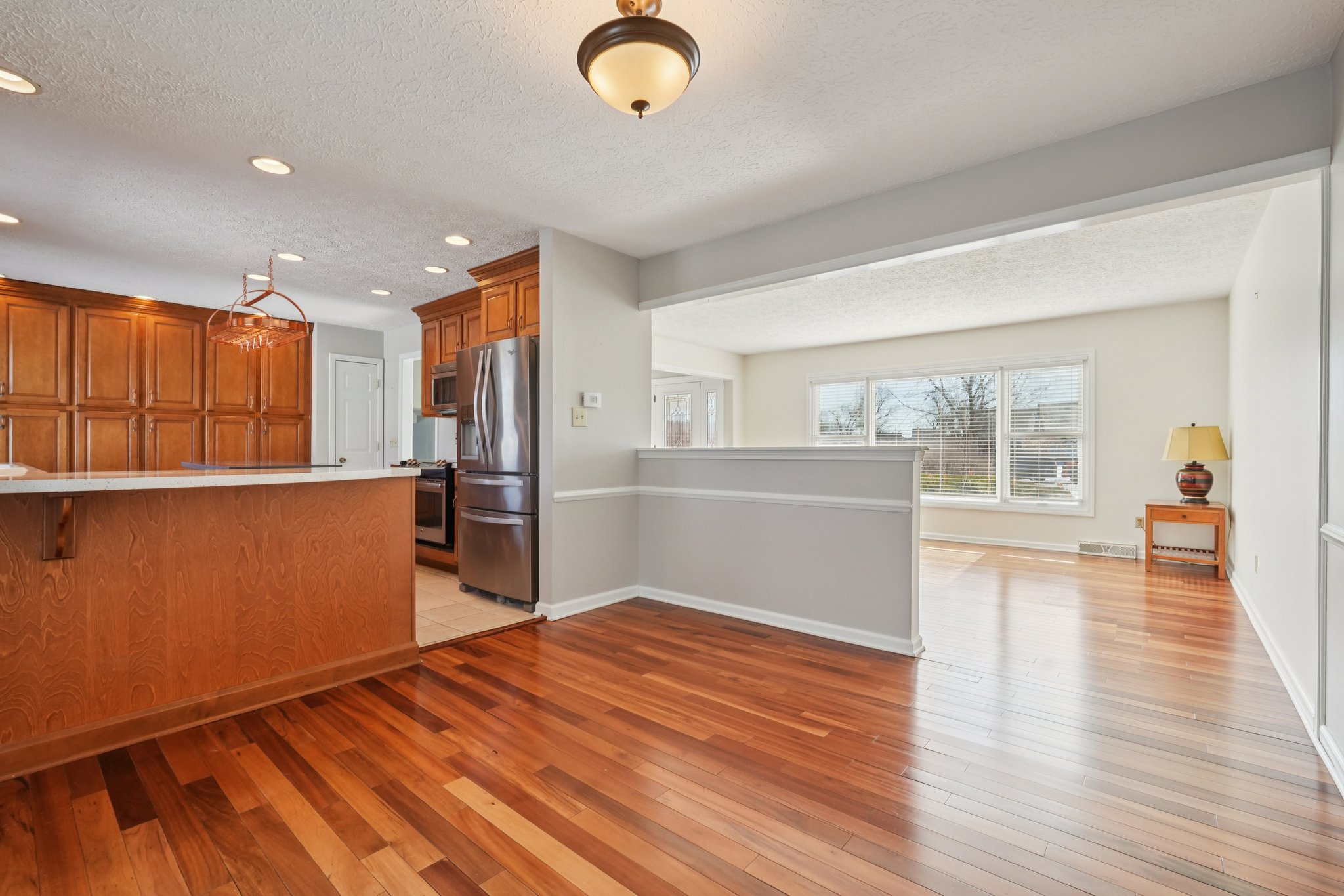 Greyhound Cir-S1202-013.jpg