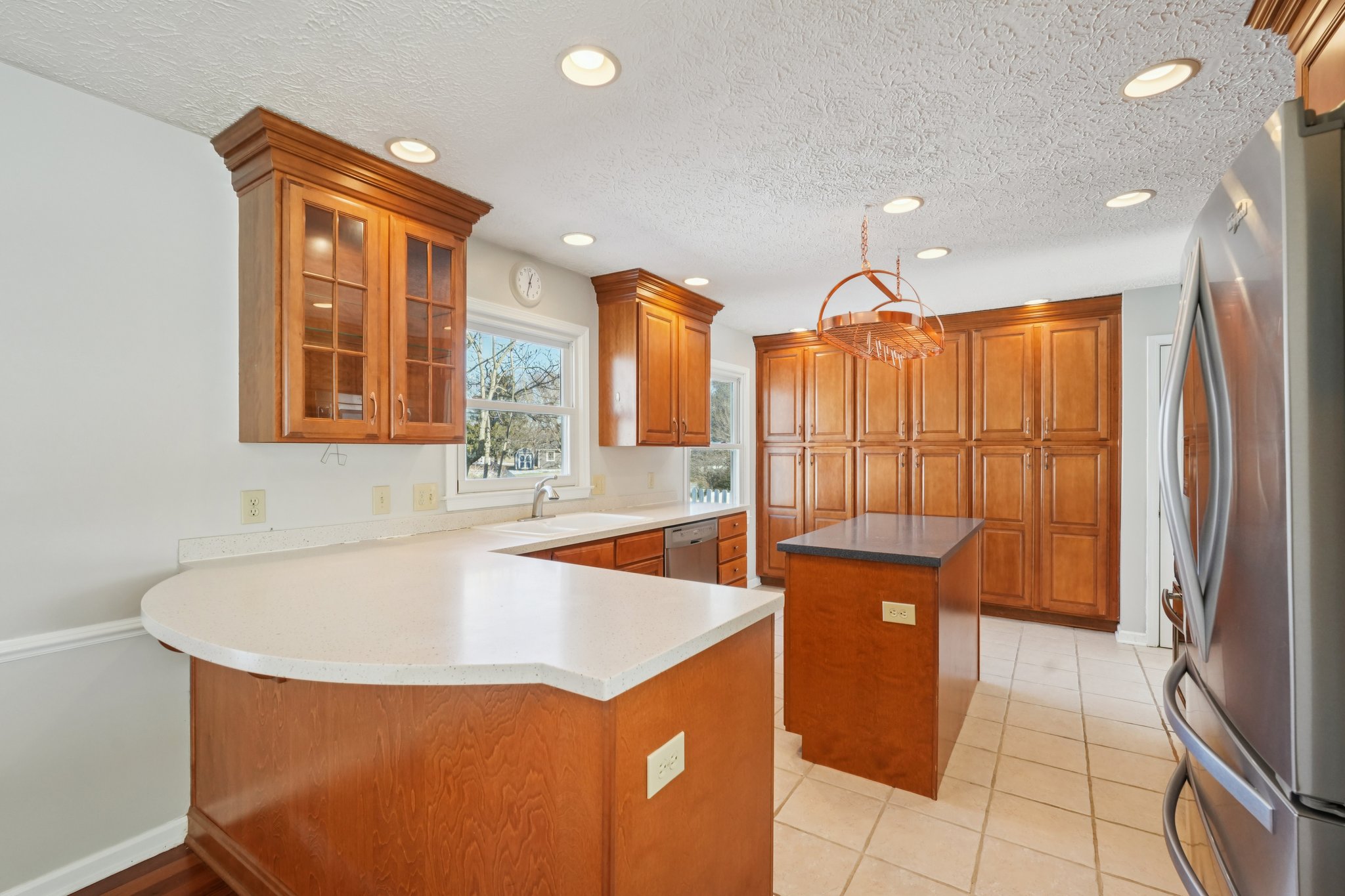 Greyhound Cir-S1202-014.jpg