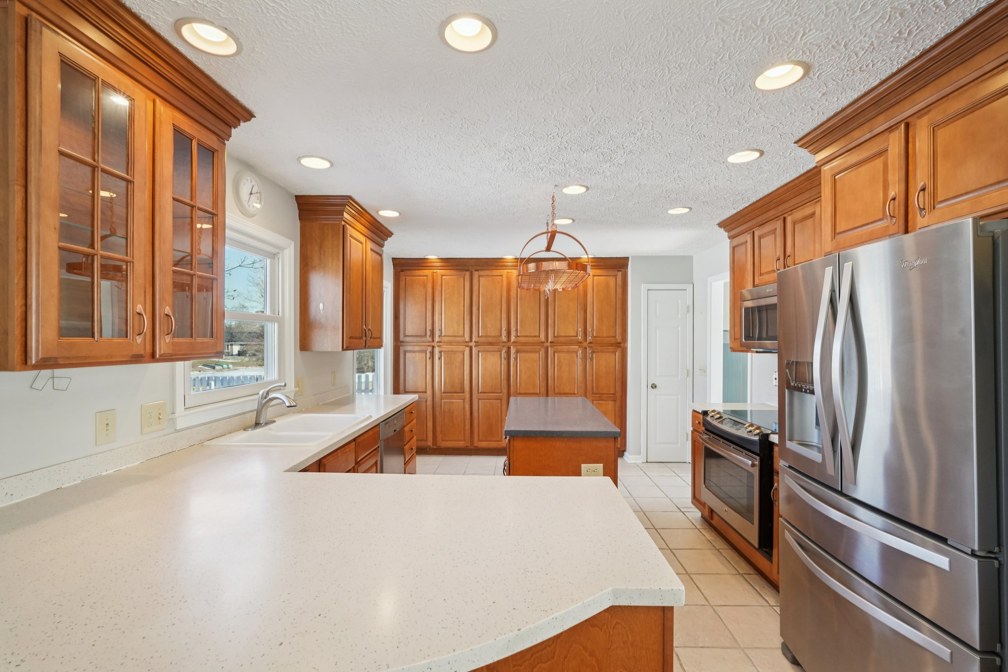 Greyhound Cir-S1202-016.jpg