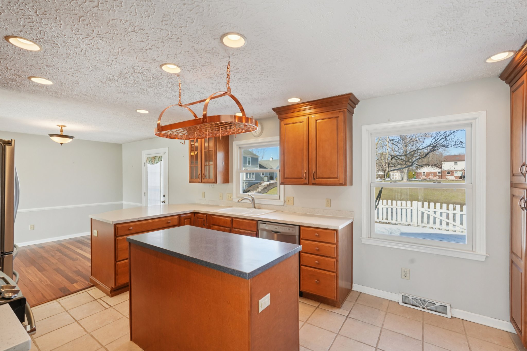 Greyhound Cir-S1202-017.jpg