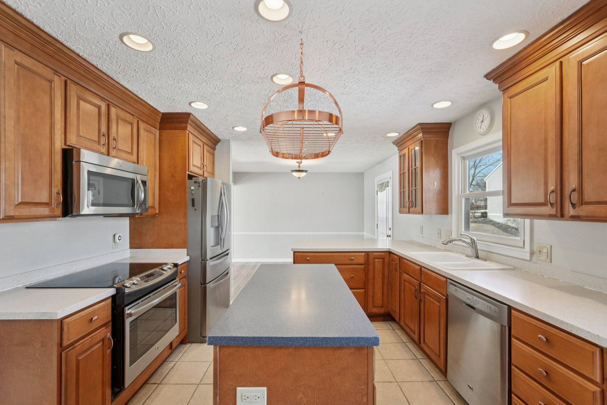 Greyhound Cir-S1202-020.jpg