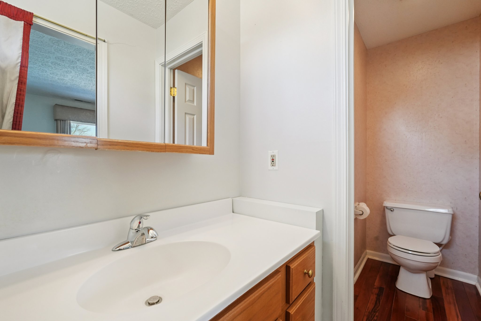 Greyhound Cir-S1202-038.jpg