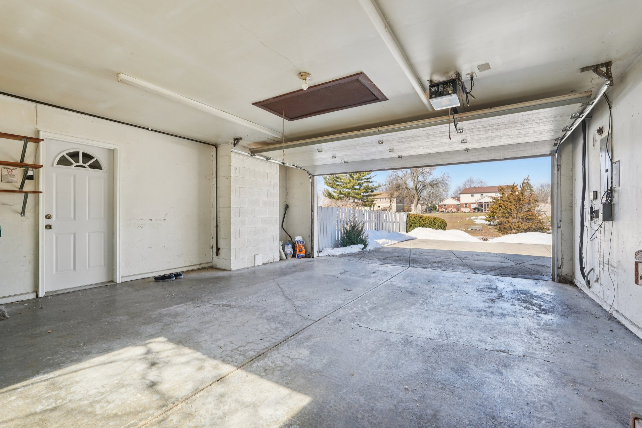 Greyhound Cir-S1202-055.jpg